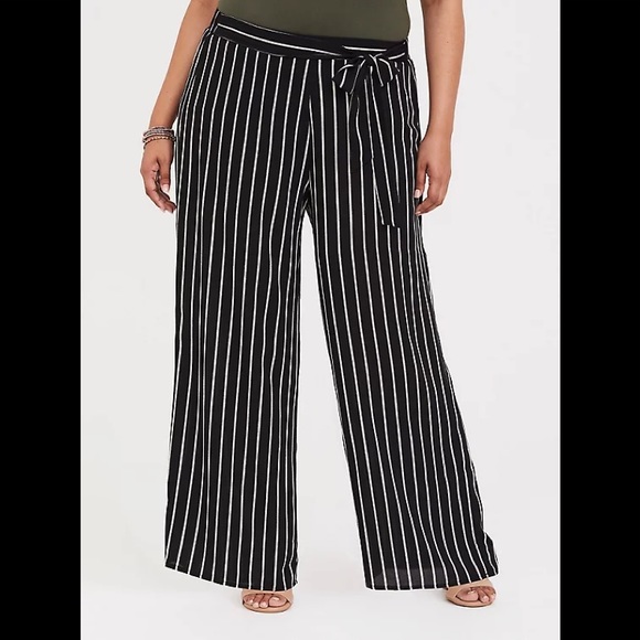 Pants - 4 for only $15 Black&white stripe tie front pant